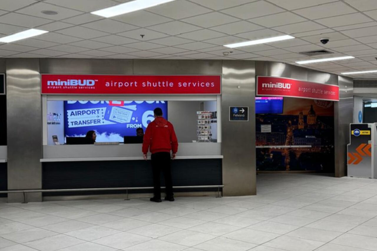 miniBud store at Budapest Airport: one of the transport options from Budapest airport to city center