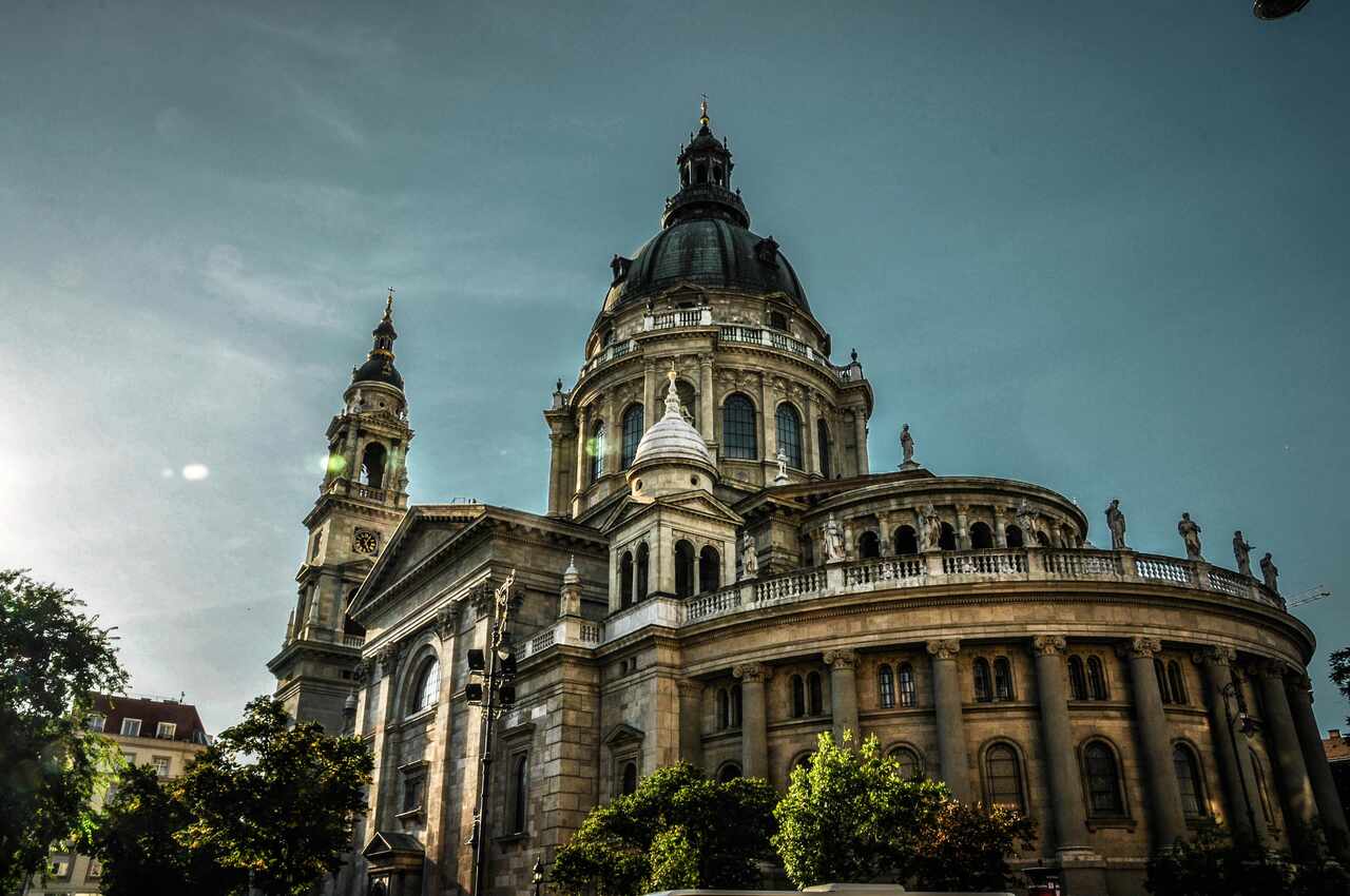 Exterior view of St Stephen’s Basilica Budapest, highlighting the dome, bell towers and neoclassical architectural details.